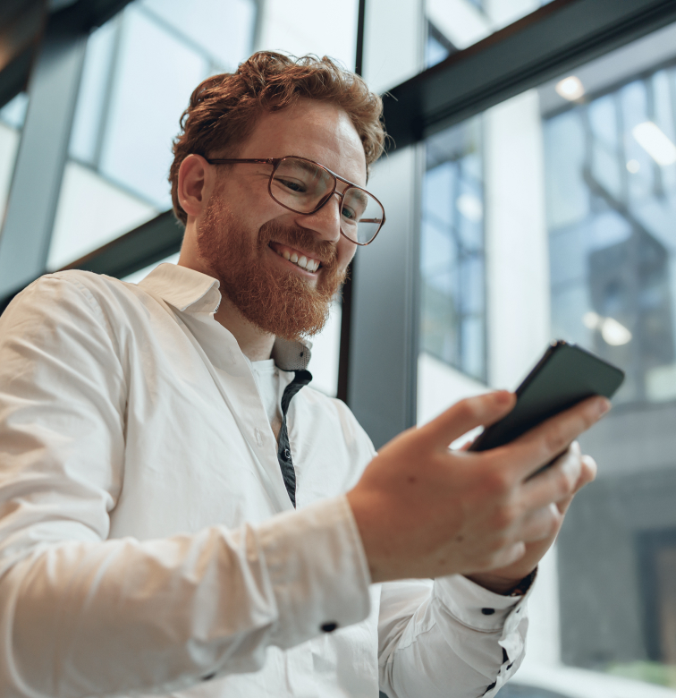 Homem usando aplicativo da Size